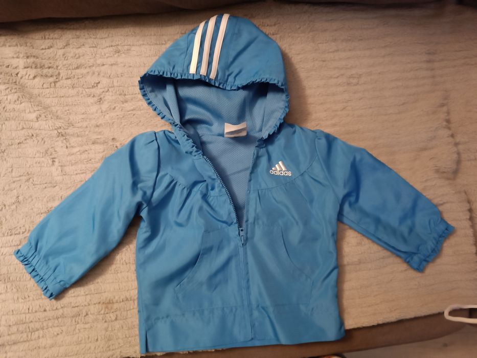 Dres dziecięcy firmy Adidas 12 mcy