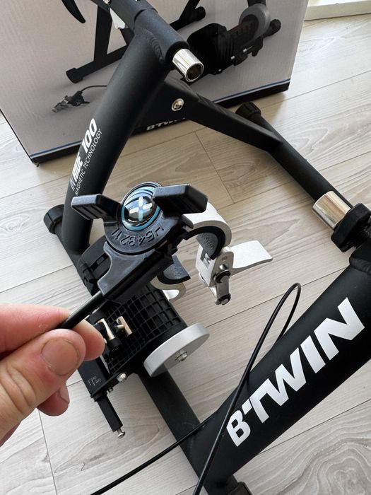 Продам велостанок INRIDE100  Btwin