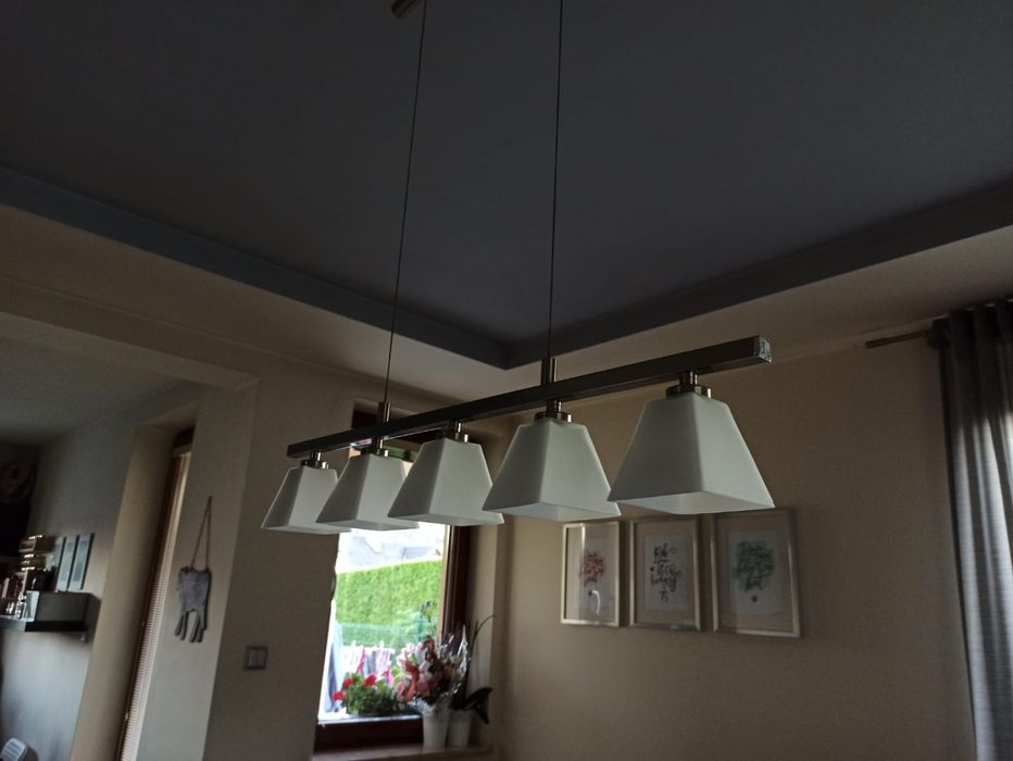 Lampa z regulowaną wysokością
