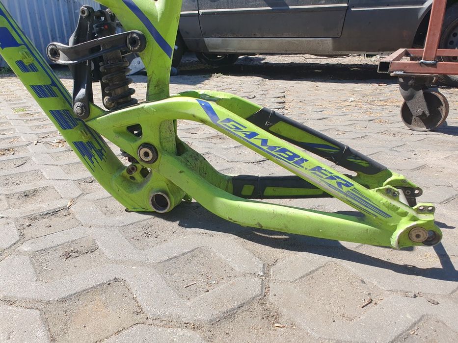 Scott Gambler rozmiar L z damperem Fox Van R