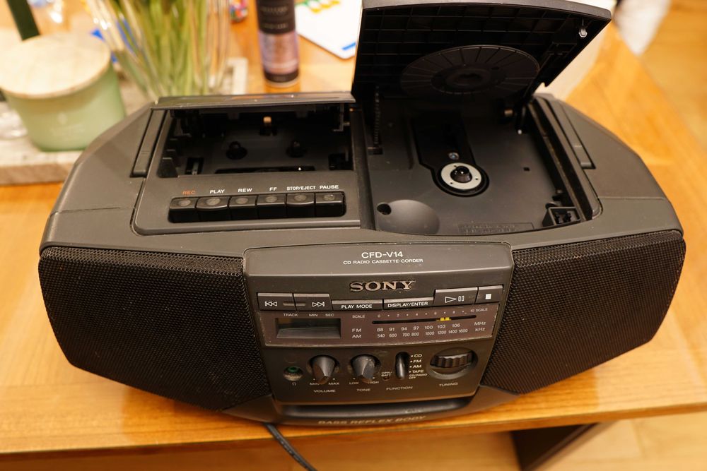 Radioodtwarzacz magnetofonowy cd Sony CFD-V14 radio fm