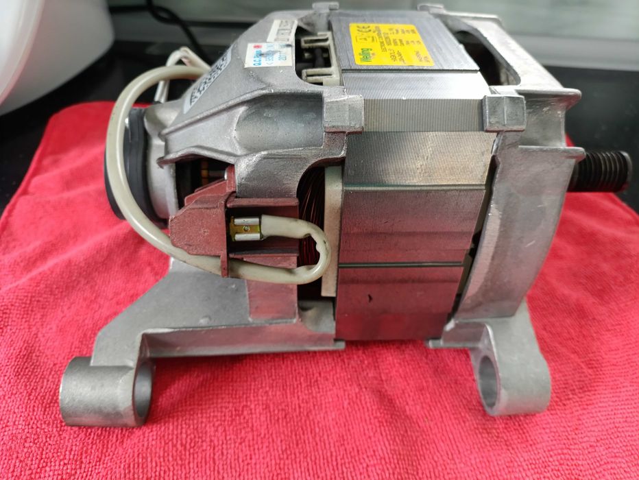 Silnik pralki Indesit