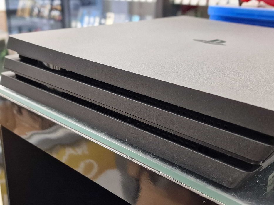 PlayStation 4 PRO 1TB CUH7216B/ 2 pady/5 gier/+Stand/ Grade A/ PS4 PRO