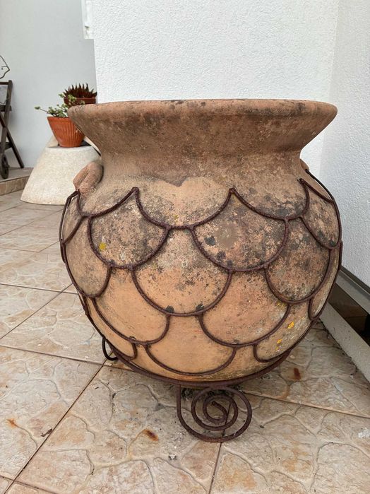 Vasos de barro grandes antigos