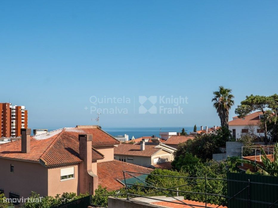 Moradia T5+1 com jardim e piscina no Monte Estoril