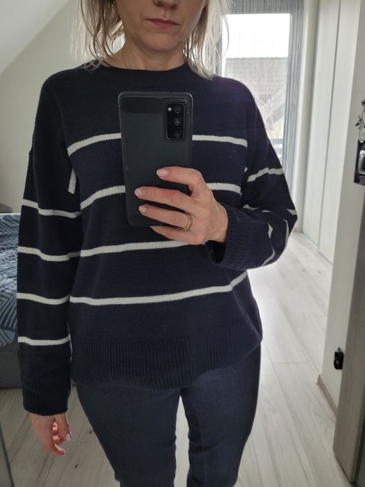 Granatowy sweter sinsay