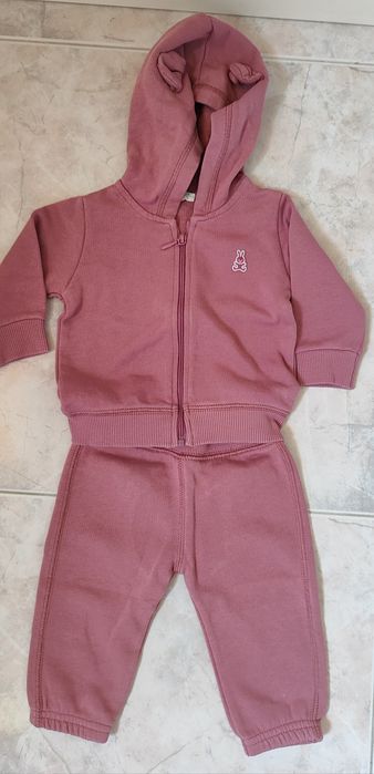 Dois fatos de treino para bebé, como novos.