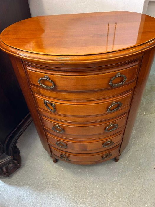 Stylowa owalna komoda z szufladami