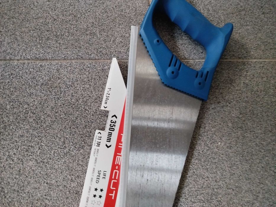 Serrote para madeira e metais.