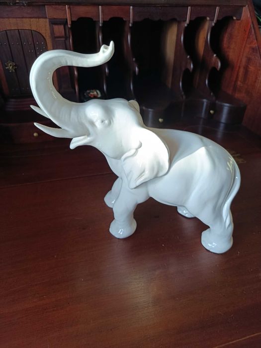 Elefante escultura faiança Alcobaça Raul Bernarda Assinado 28 cm