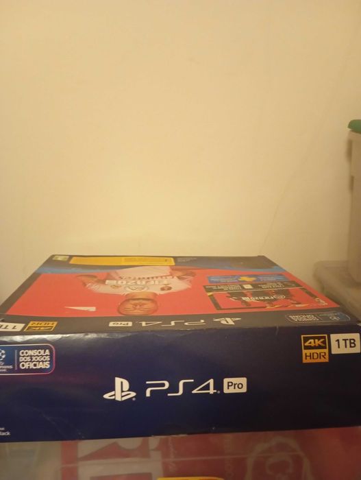 Ps4 pro 1T estado completamente bom com caixa