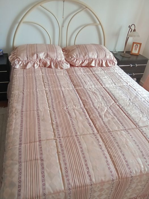 Cama de casal com colchão