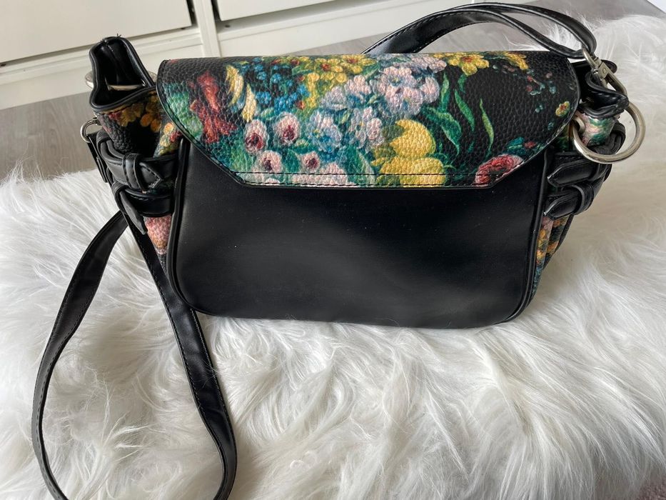 Mala tiracolo com padrão