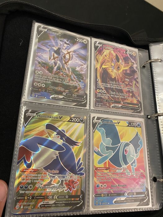 Cartas Pokémon, em estado perfeito.