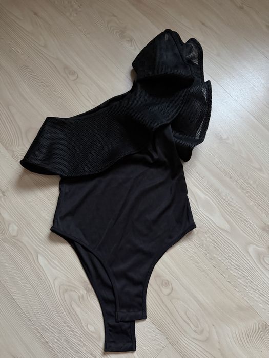 Продам 2  шт. боді на одне плече р. М