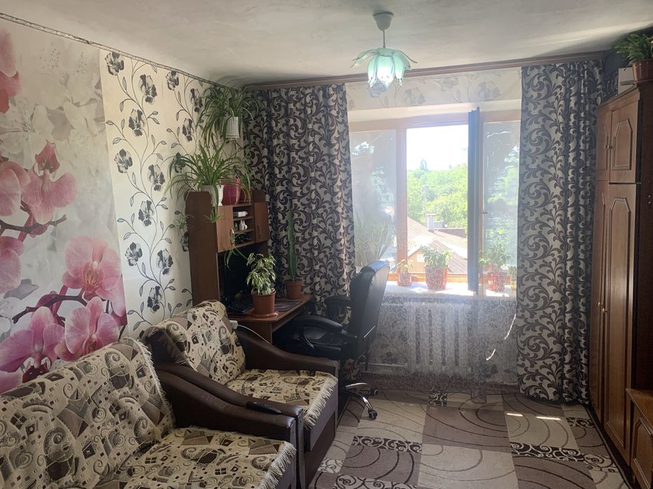 Продаю ВЕЛИКУ кімнату/квартиру 21м2 Просп.Перемоги 3/5к. Рн ЦЕНТР. Поряд ринок20шк.