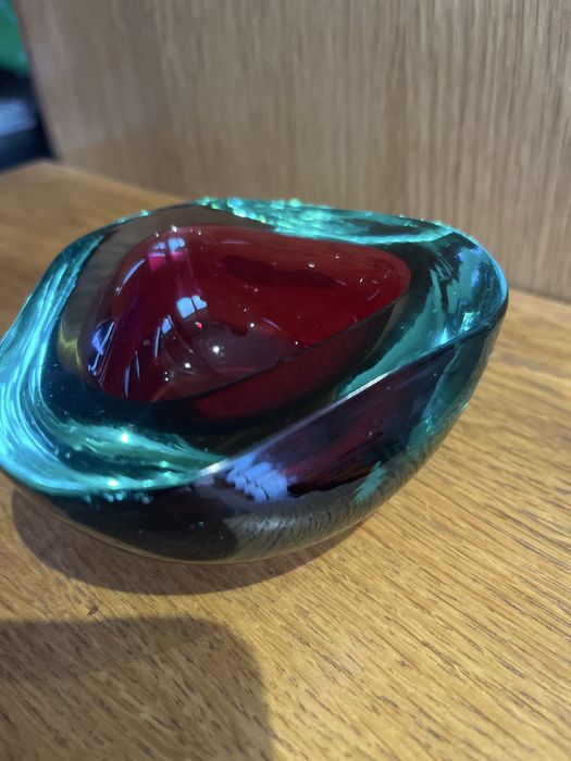 cinzeiro de vidro de Murano vermelho e verde