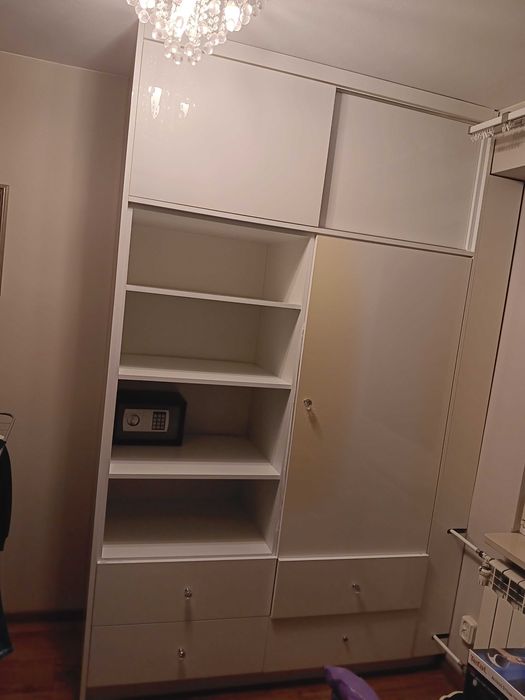 Szafa uzywana w przecietnym stanie