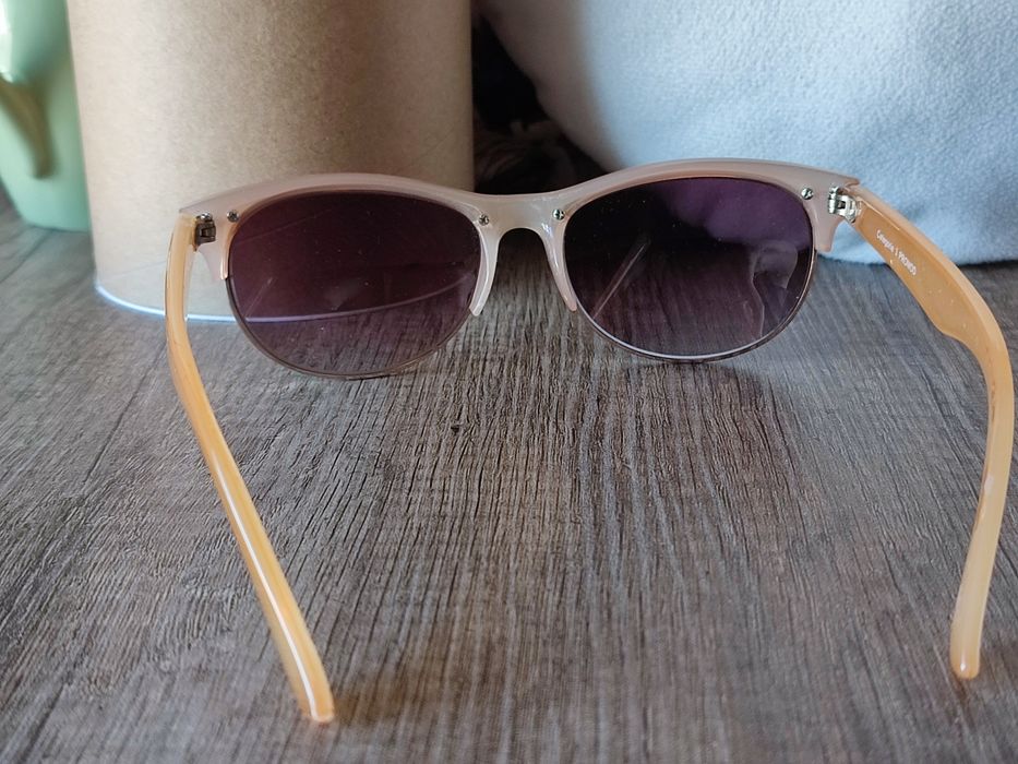 Okulary przeciwsłoneczne stylowe