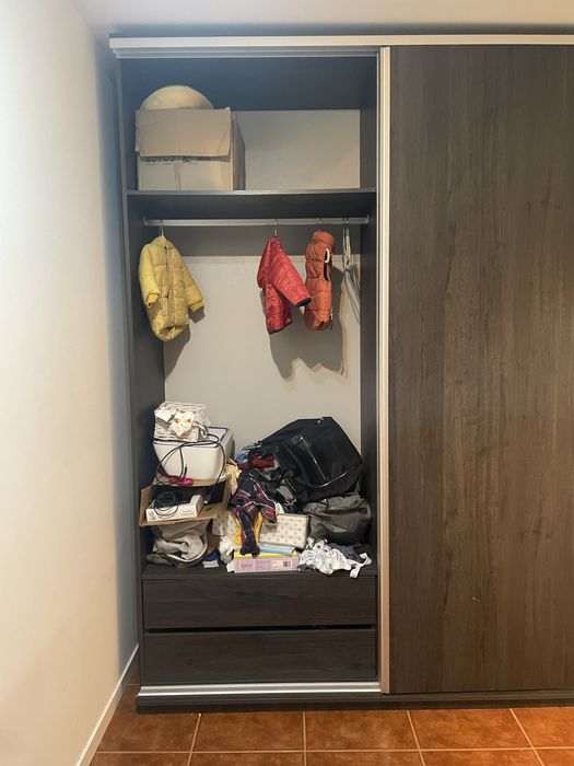 Roupeiro de Carpintaria – Estrutura Sólida