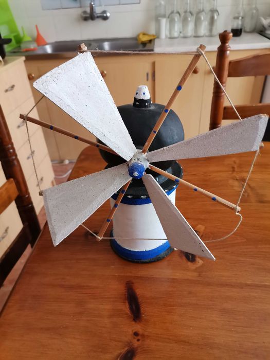 Replica de moinho antigo - artesanal