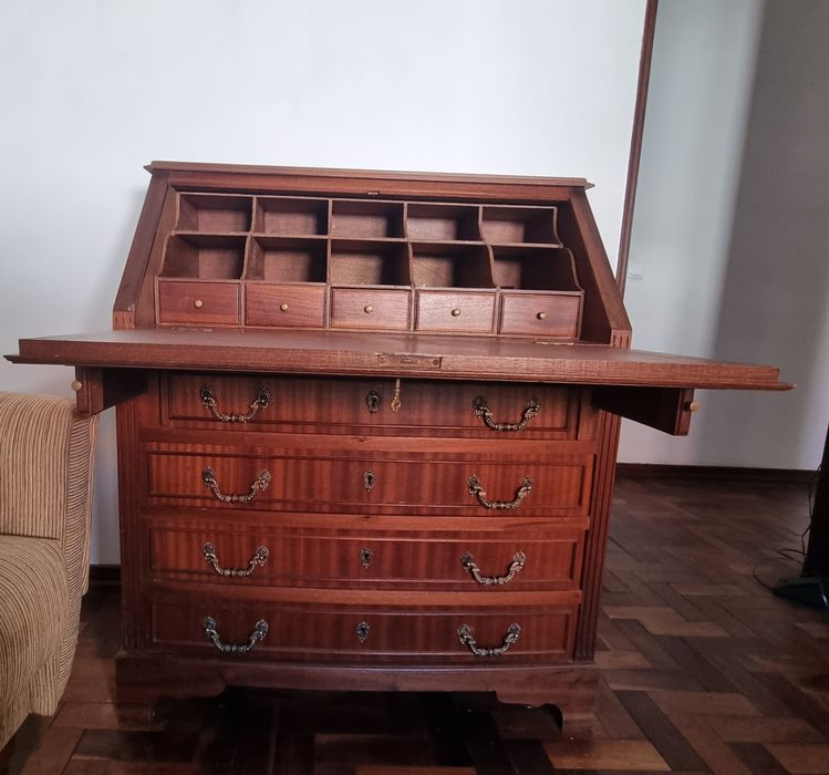 Escrivaninha em madeira maciça