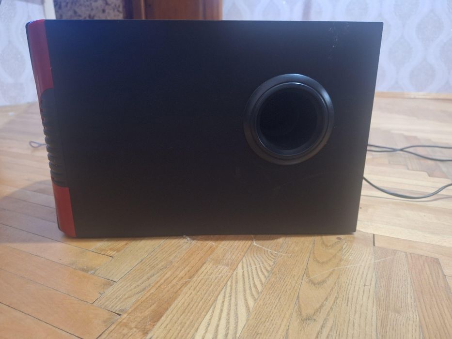 Сабвуфер з колонками