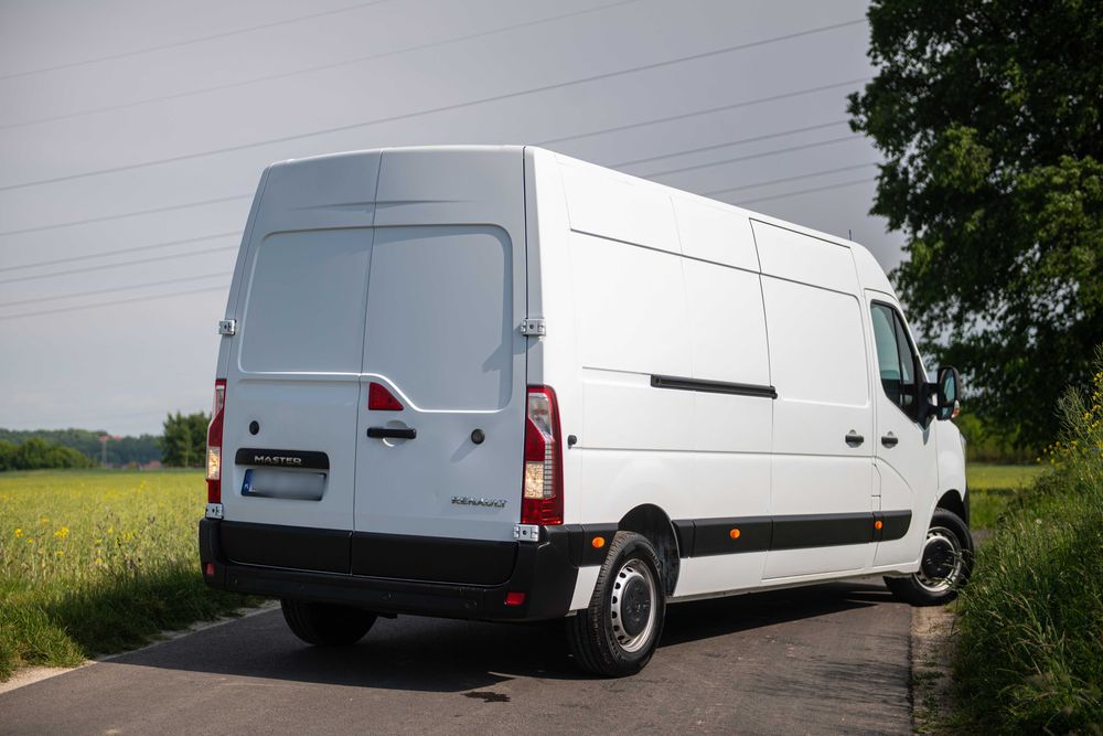 WYPOŻYCZalnia Busów Wynajem Busa Kat. B MASTER MAXI Przeprowadzka