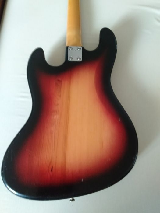 Włoska  gitara basowa