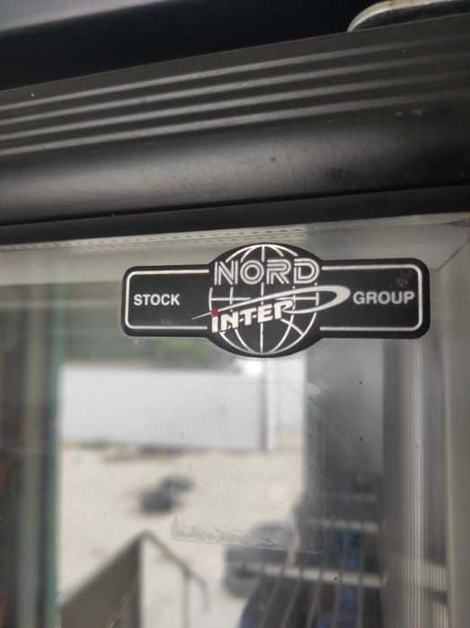 продам холодильную витрину