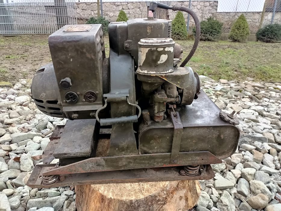 Stary amerykański wojskowy agregat prądotwórczy, antyk