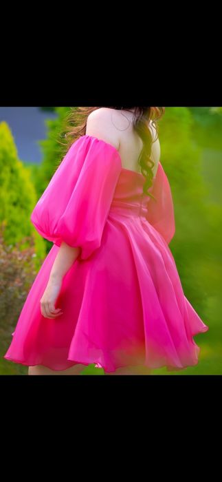 Випускне плаття рожевого кольору