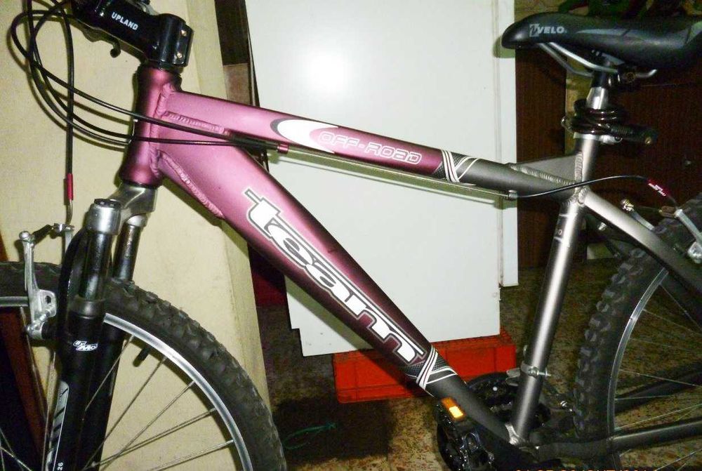 Bicicleta em alumínio. Vendo ou troco por instrumento musical.