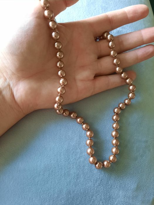 Naszyjnik perlowo-brązowo-złoty