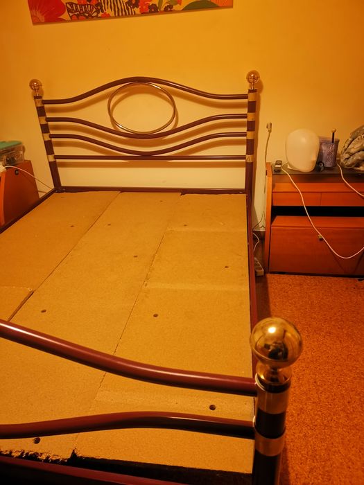 Cama de casal de metal