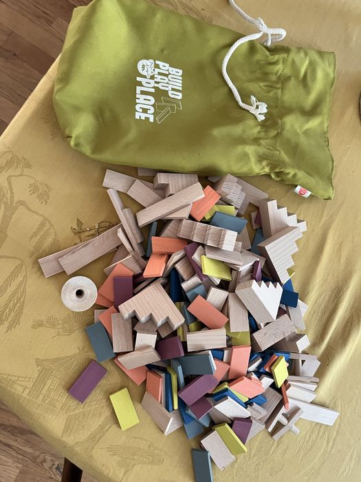 Trick logic. Klocki drewniane. build play palace