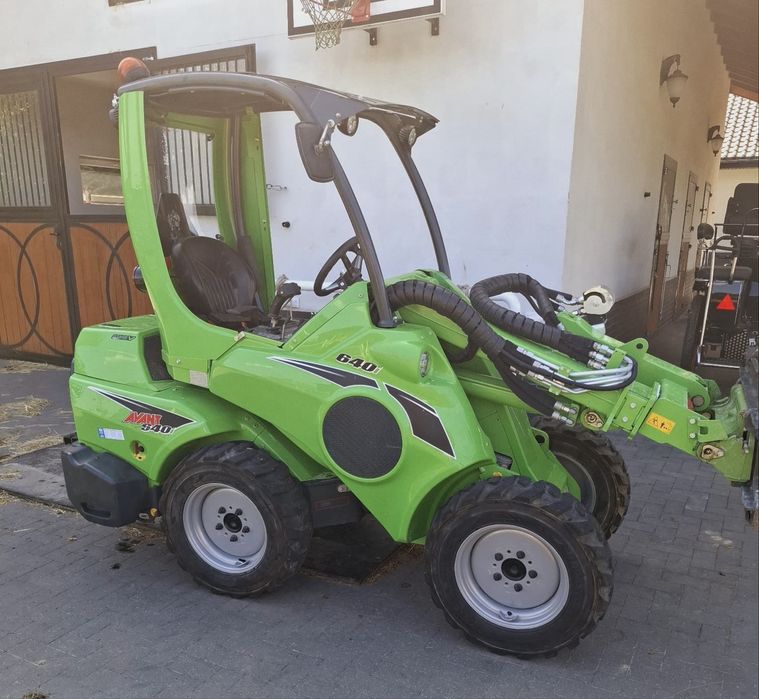 Ładowarka miniładowarka Avant 640 650 635