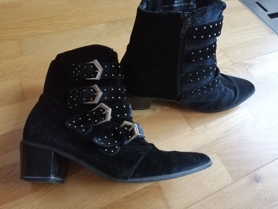 Botki czarne, zamszowe 37