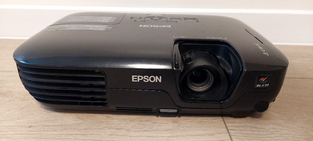 Projektor Epson.
