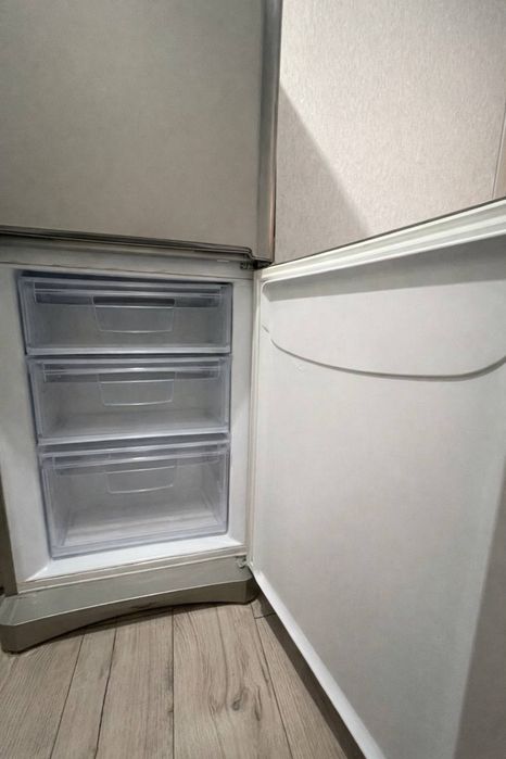 Холодильник Indesit двокамерний