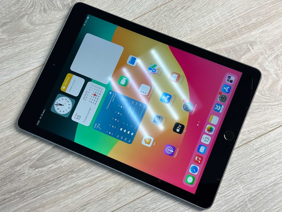 Планшет Apple iPad 6 9.7 дюйми Wi-Fi 32GB Space A1893