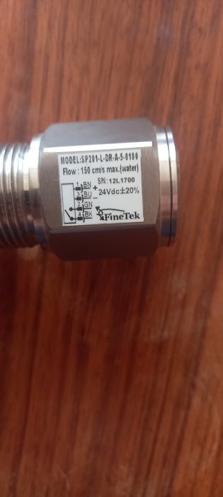 Продам электромагнитный клапан и тепловой датчик потока жидкости.