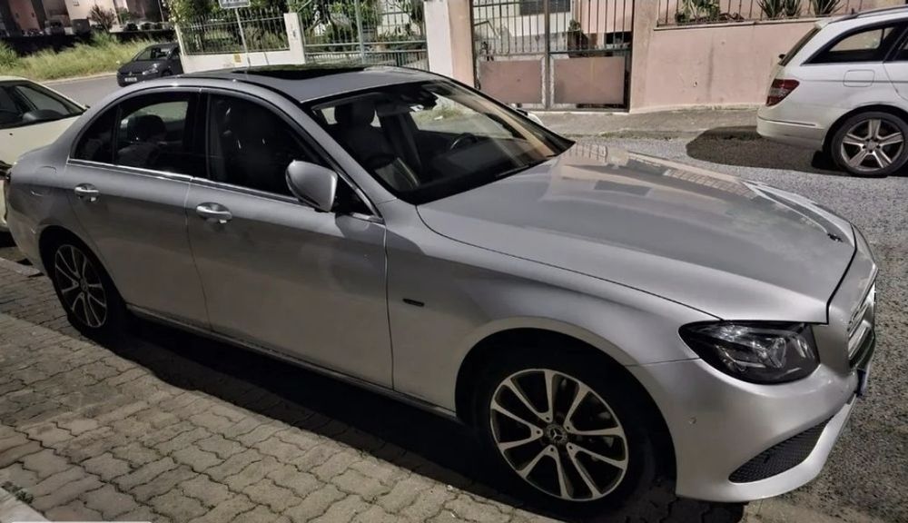 Mercedes 350e de  2019
 Híbrido de Luxo - Económico e