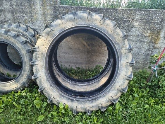 Opony Pirelli 12.4 R36 (320/85 R36)