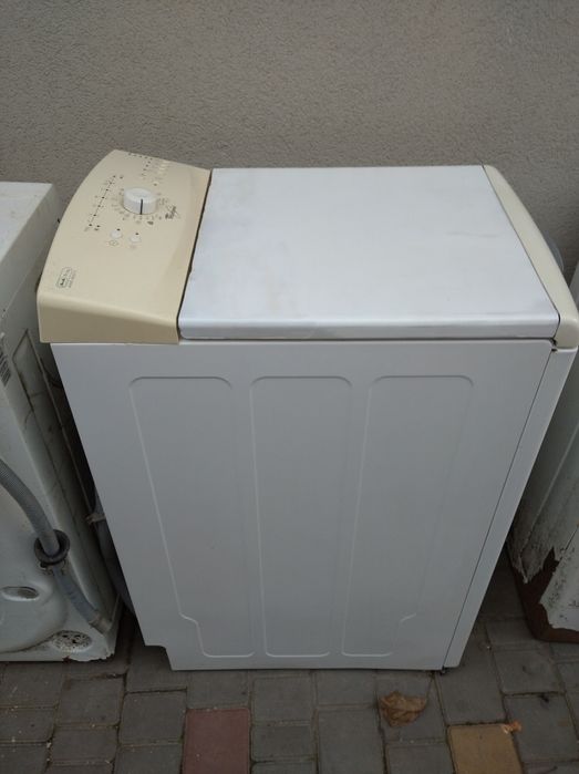 Стиральную машину Whirlpool продам