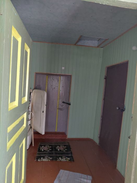 Будинок у центрі села.