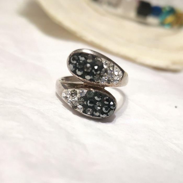 Pierścionek Srebrny z kryształkami Swarovski