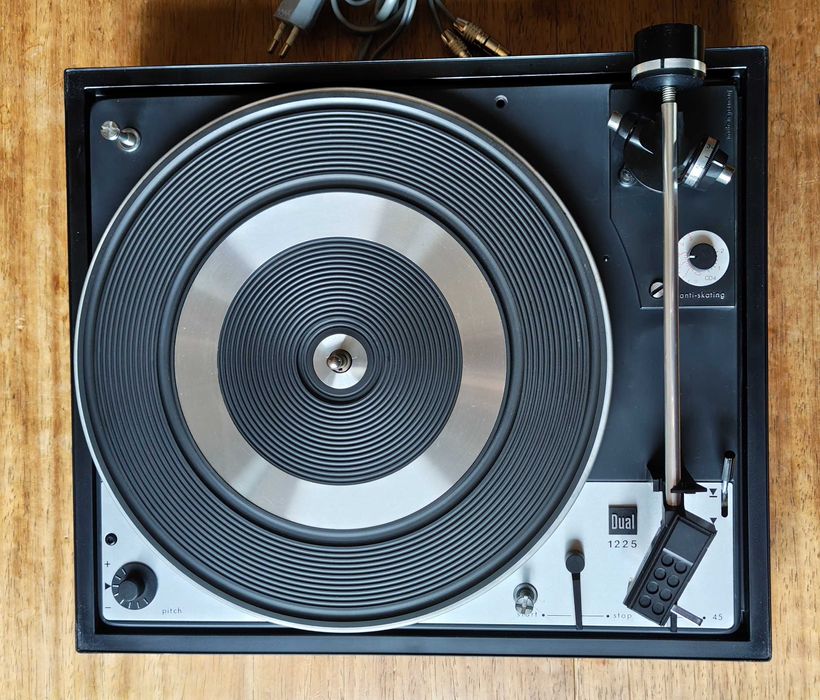 Dual 1225 Turntable, Fully Automatic and in Excellent Original Condition!64552030310401123