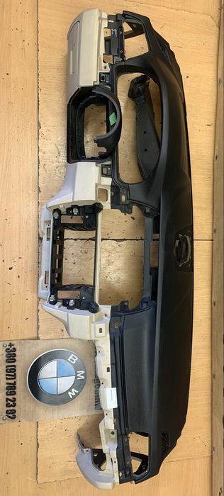 Панель торпедо BMW F10 F11 oyster бежева БМВ Ф10 Ф11 консоль