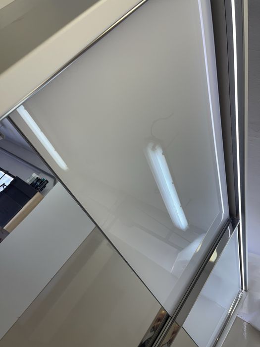 Szafa KLER ,przesuwna  białe  szkło z lustrem